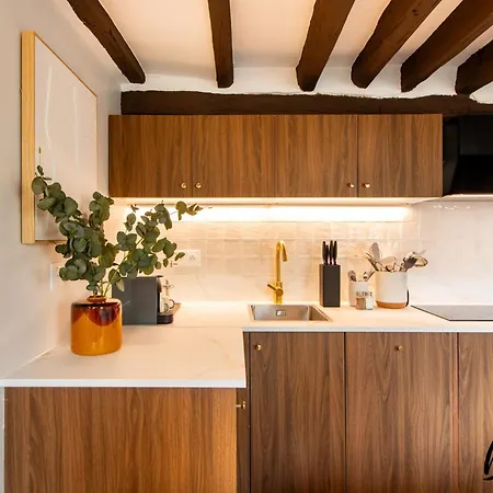 Super Designer One-bedroom - Marais - Free Parking Paryż