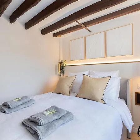 Super Designer One-bedroom - Marais - Free Parking Apartament Paryż