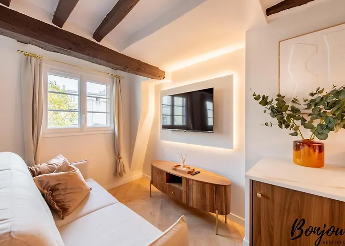 Super Designer One-bedroom - Marais - Free Parking 아파트 *